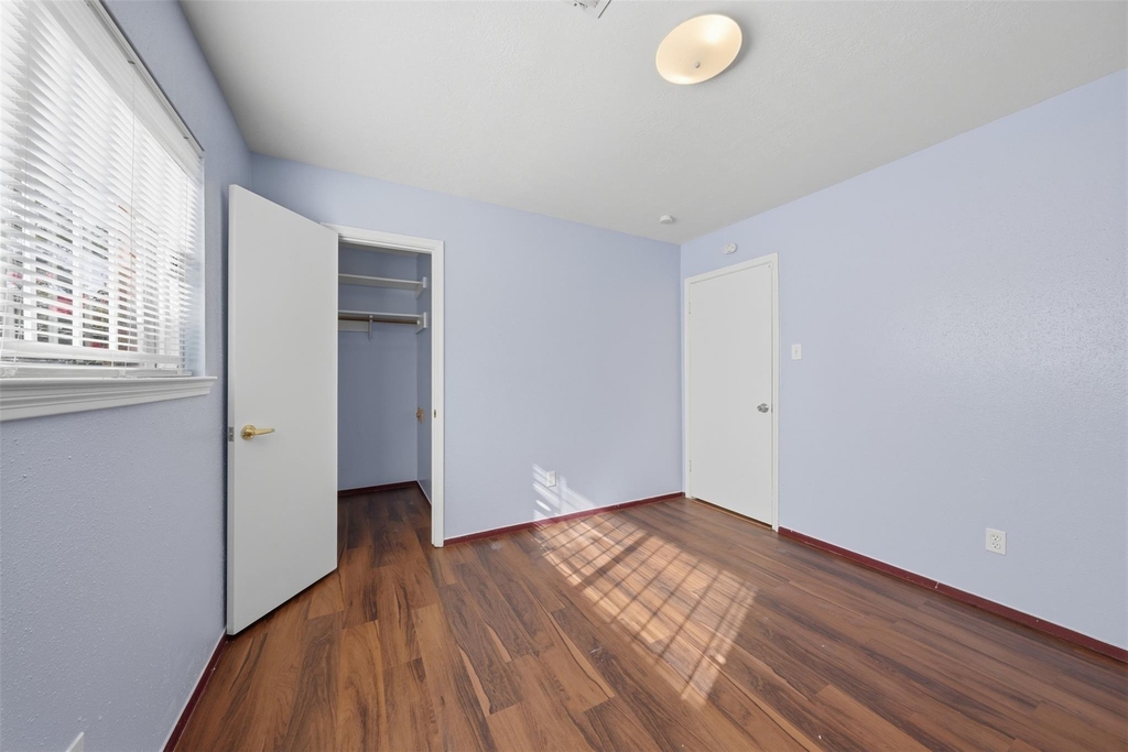 7015 Pella Drive - Photo 16