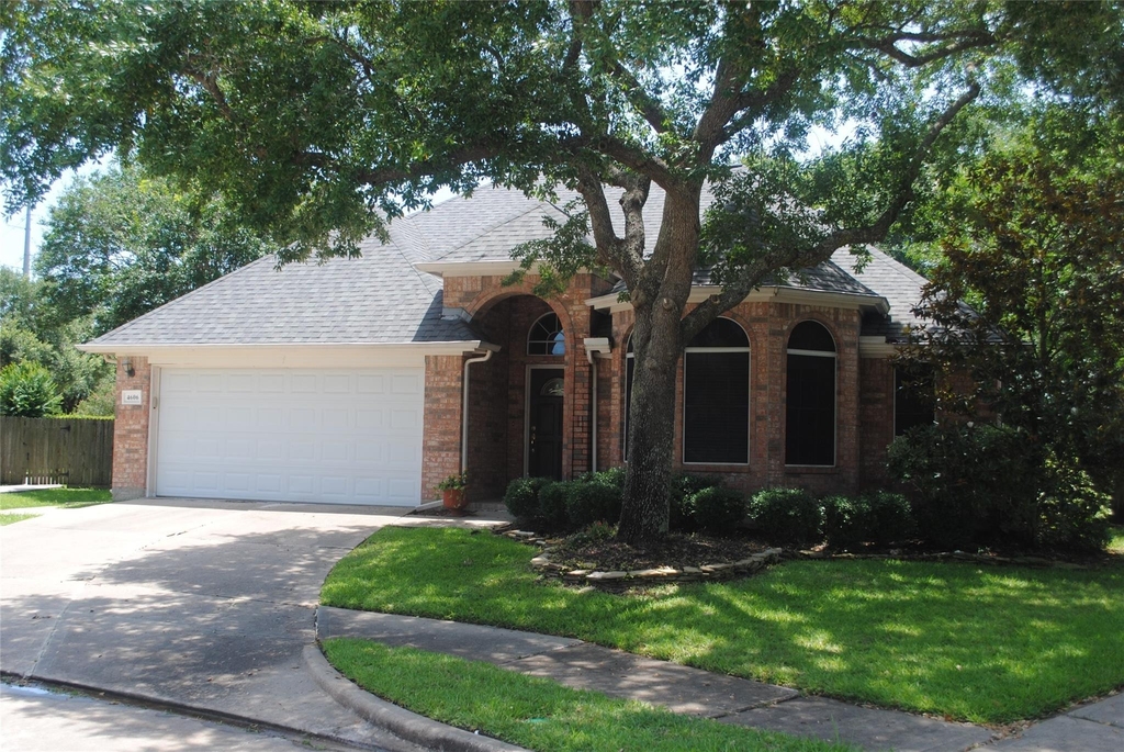 4606 Russett Lane - Photo 0