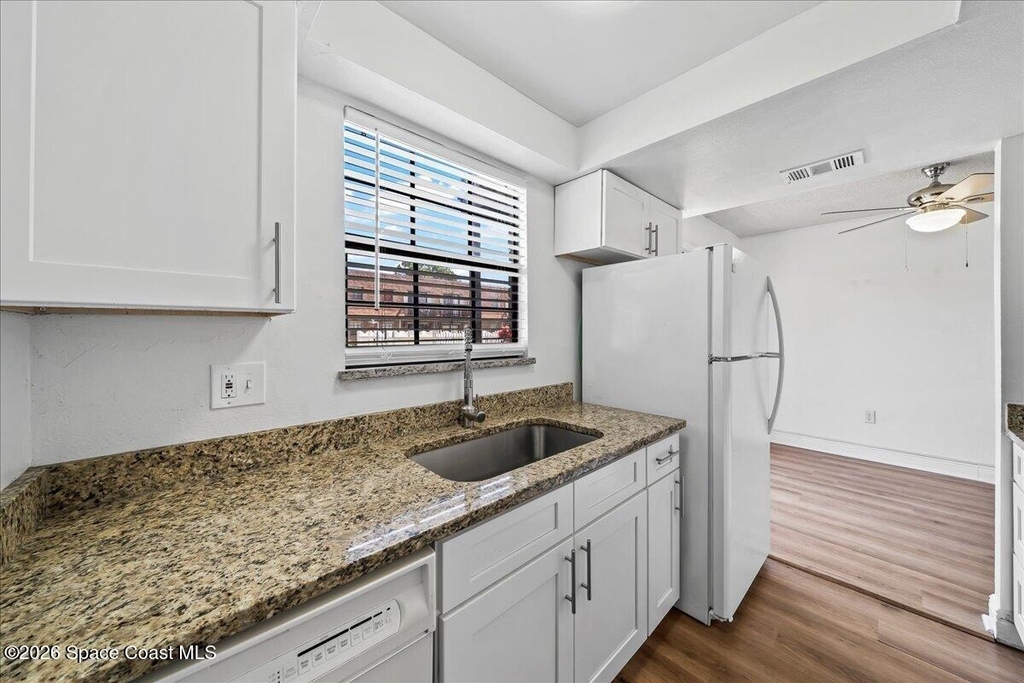 1300 Arlington Lane Ne - Photo 11