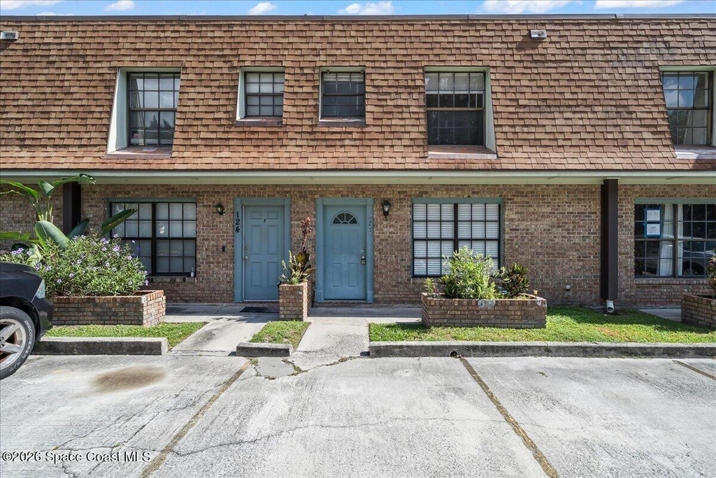 1300 Arlington Lane Ne - Photo 0