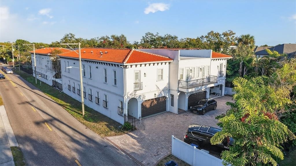 5601 Bayshore Boulevard - Photo 1