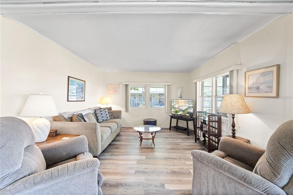 47 Delaware Court S - Photo 8