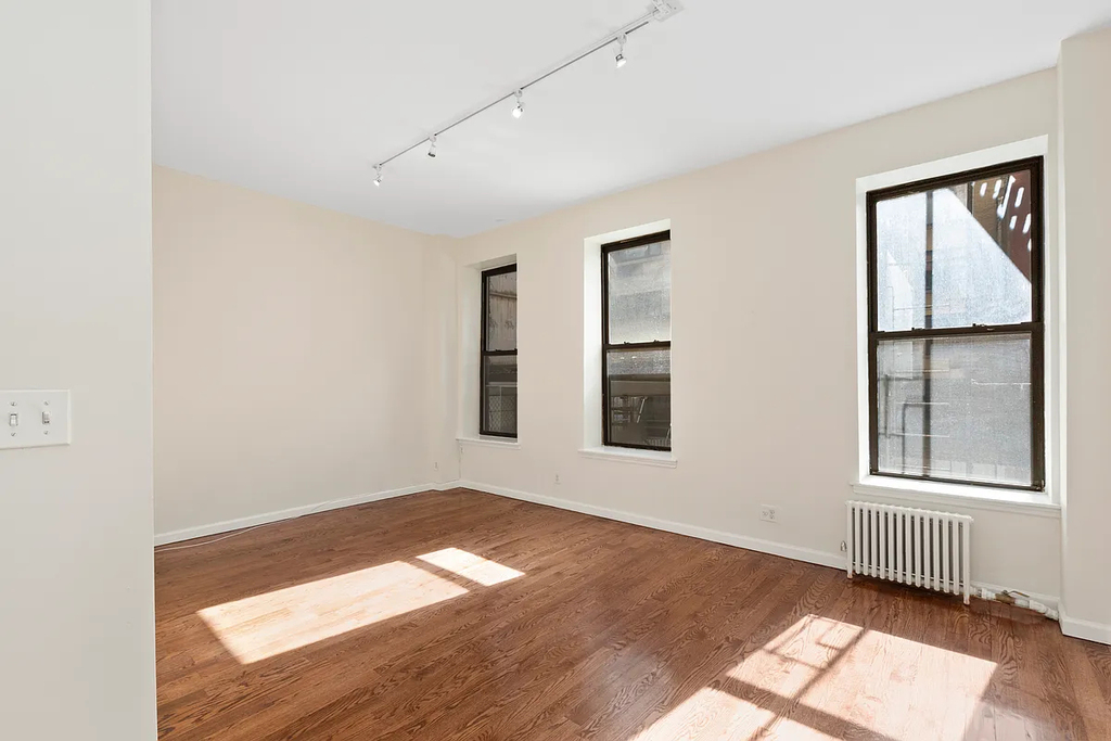 E 58th St & Sutton Place - Photo 0