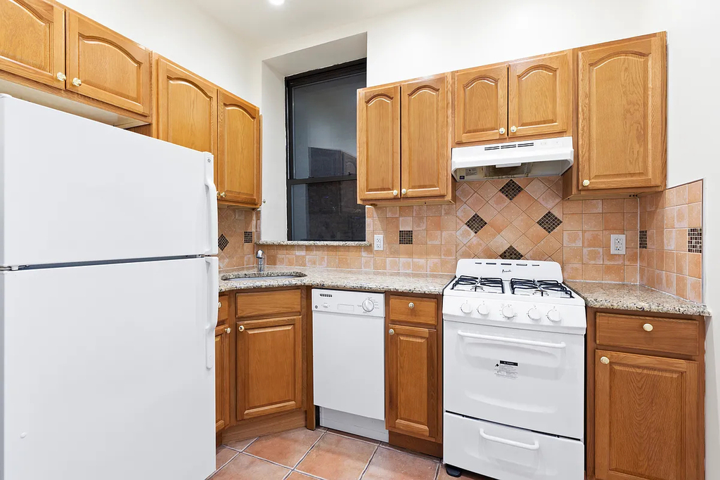 E 58th St & Sutton Place - Photo 6
