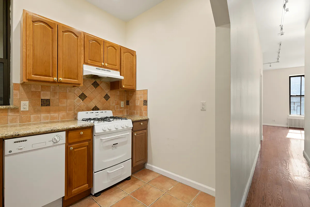 E 58th St & Sutton Place - Photo 7