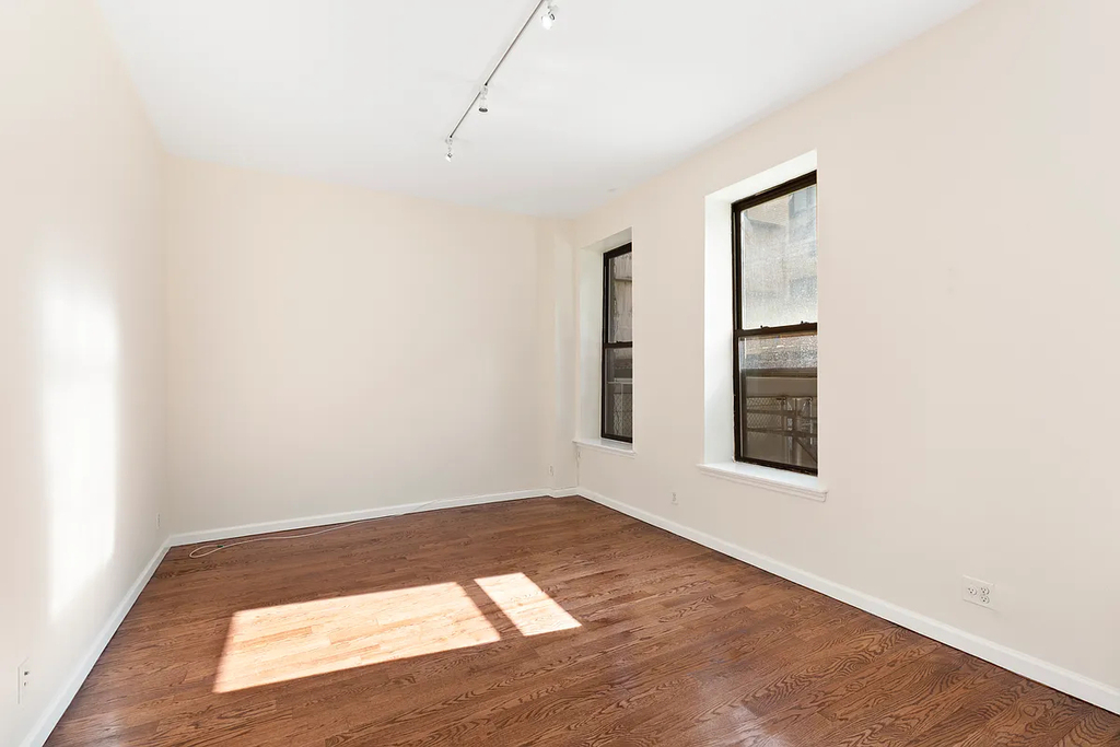 E 58th St & Sutton Place - Photo 4
