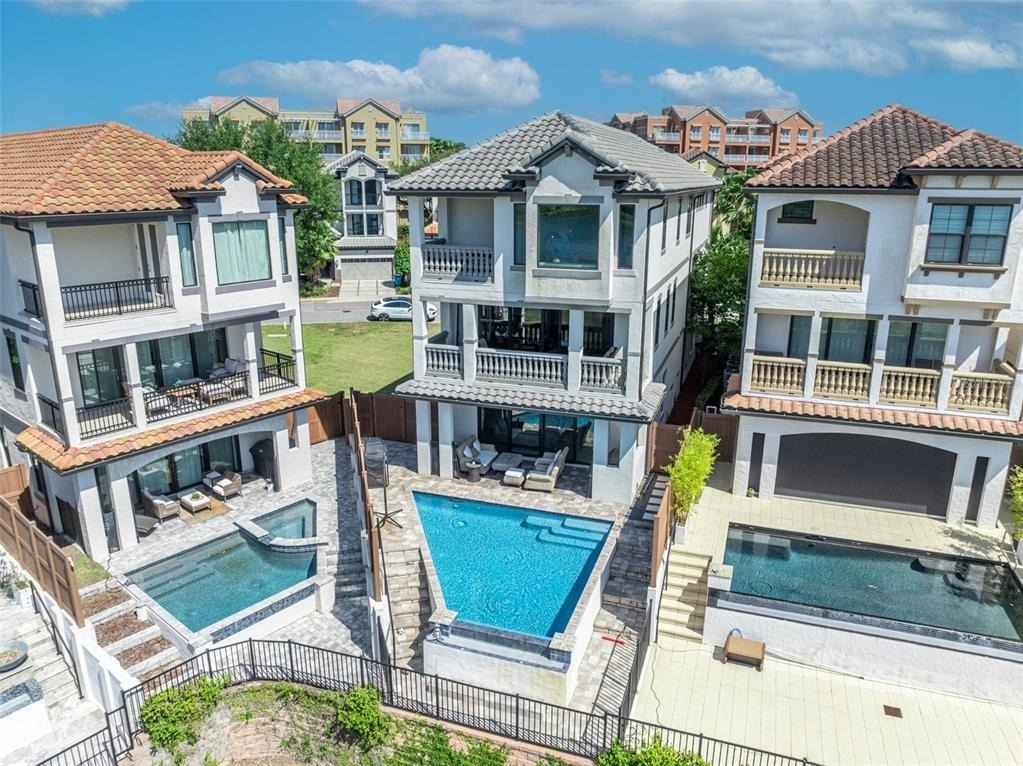7613 Toscana Boulevard - Photo 2