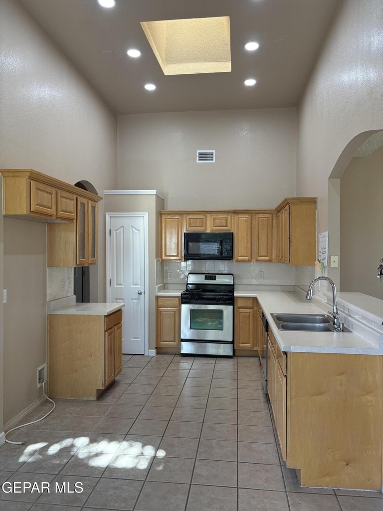 12421 Paseo De Arco Court - Photo 1