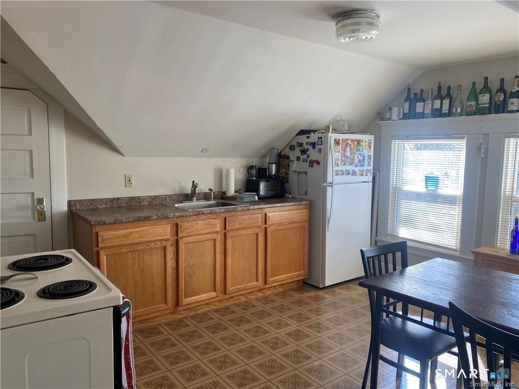 207 Alden Avenue - Photo 2