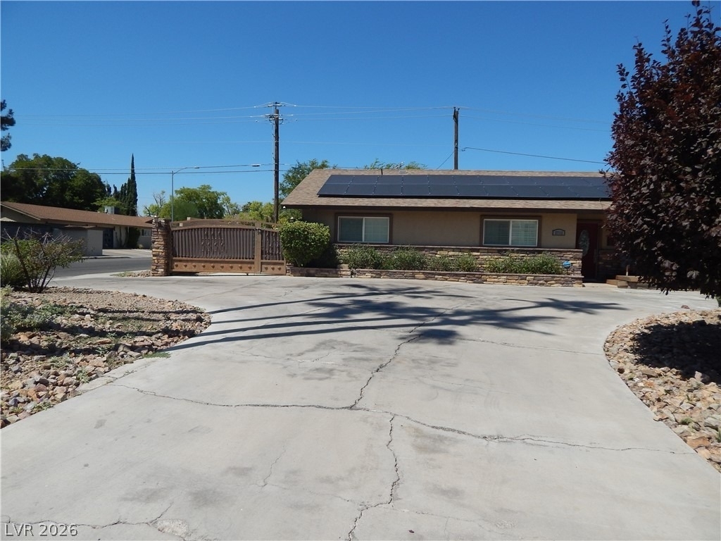 2712 W Oakey Boulevard - Photo 0