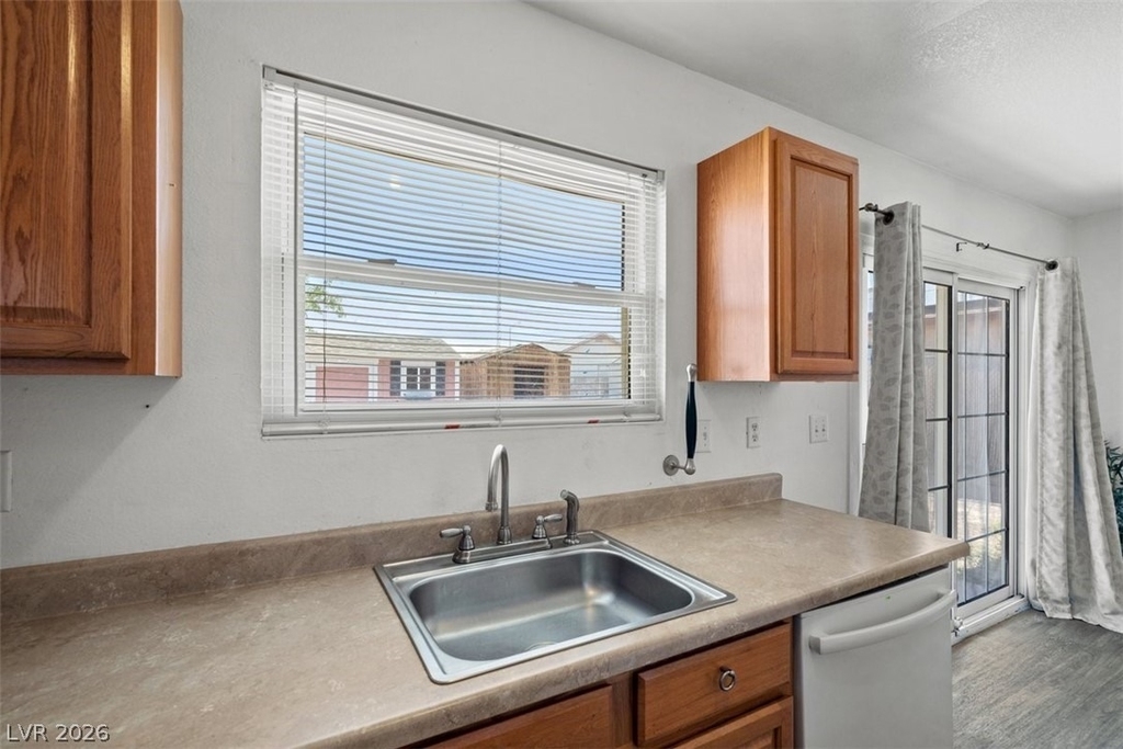 245 Meyers Avenue - Photo 5