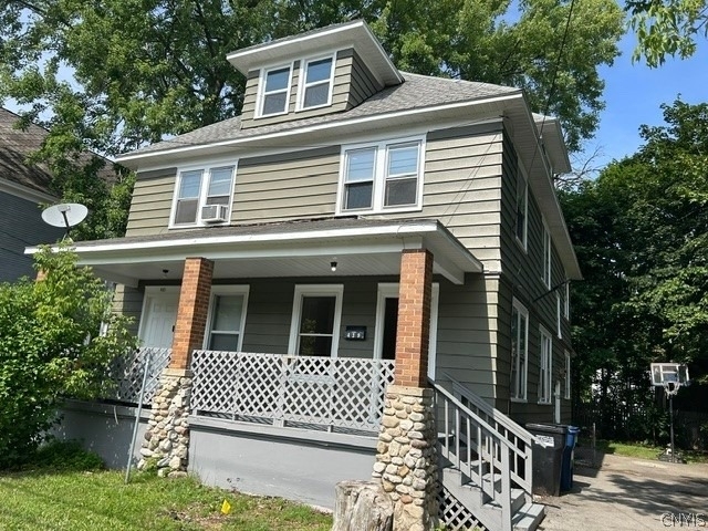 439 Valley Drive S - Photo 0