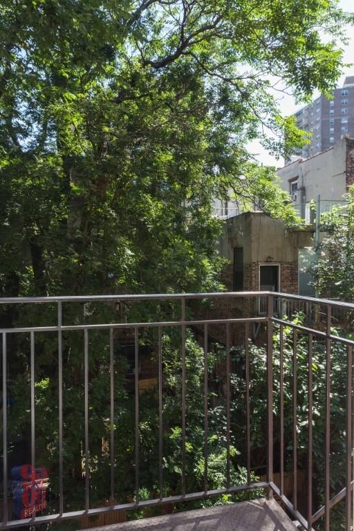East 7th Street - Photo 5
