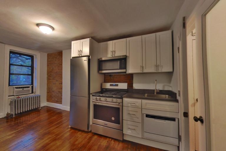 East 5th Street - Photo 4