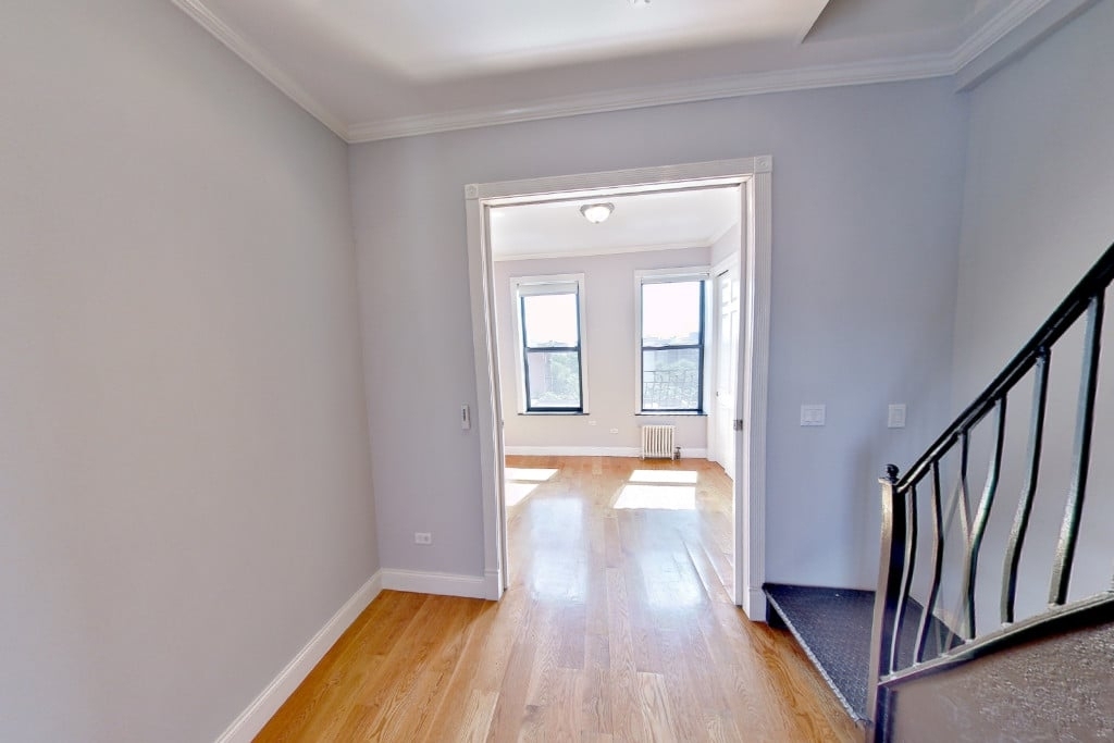 Avenue B - Photo 1
