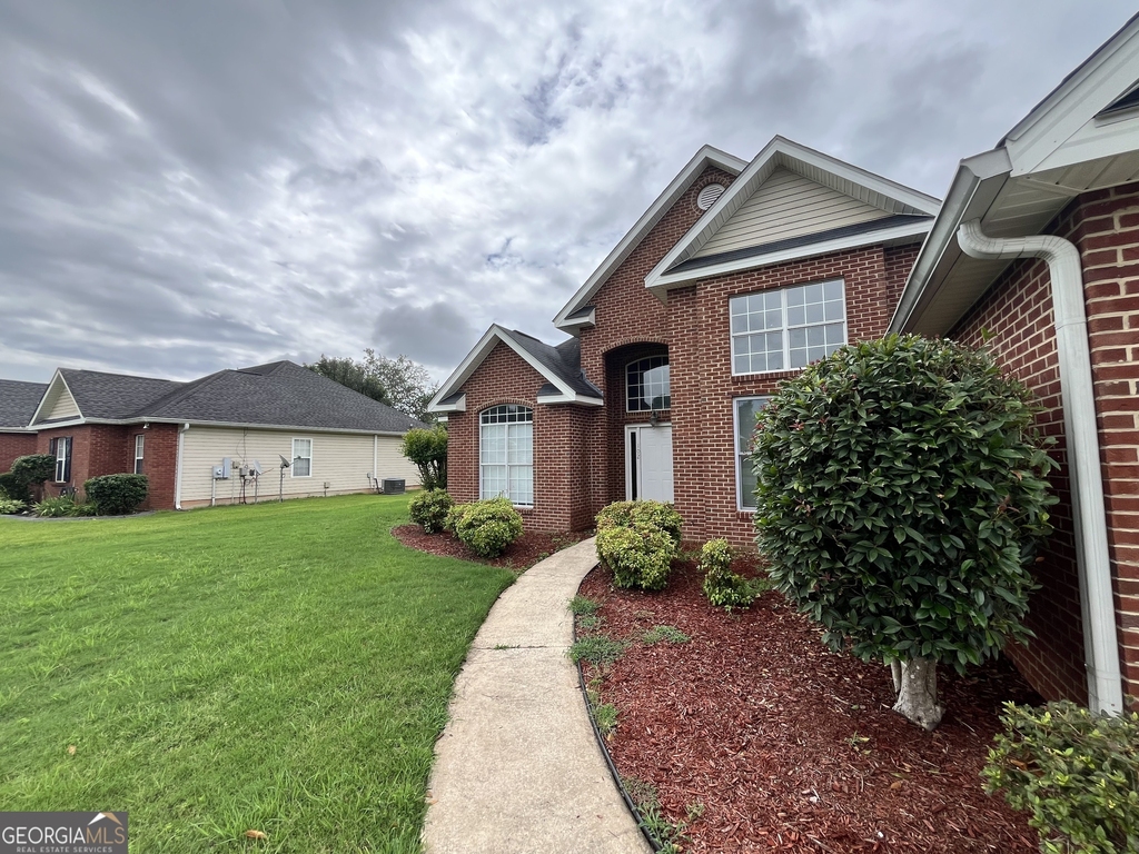 102 Myles Lane - Photo 1