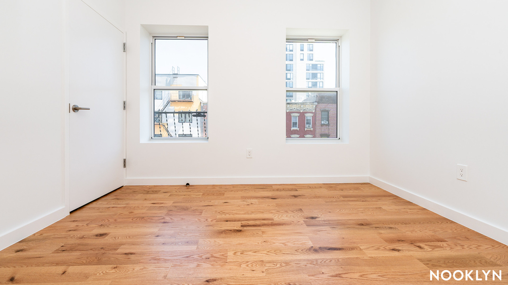 129 Graham Avenue - Photo 8