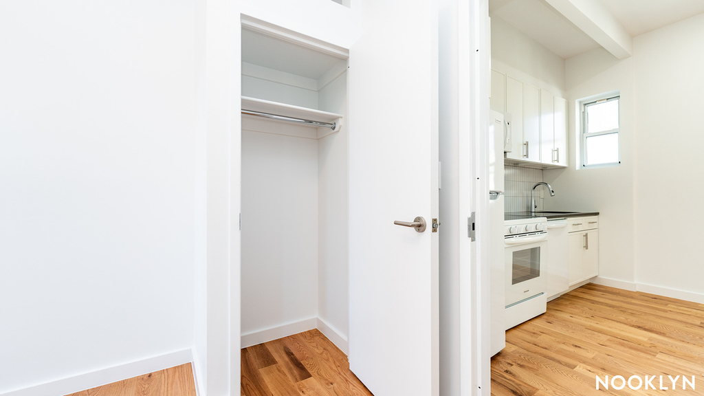129 Graham Avenue - Photo 5