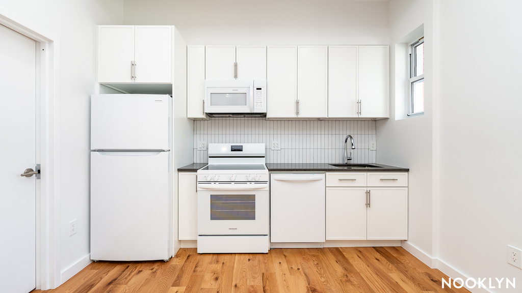 129 Graham Avenue - Photo 6