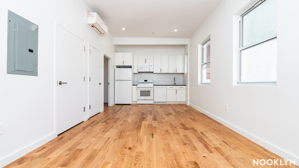 129 Graham Avenue - Photo 4