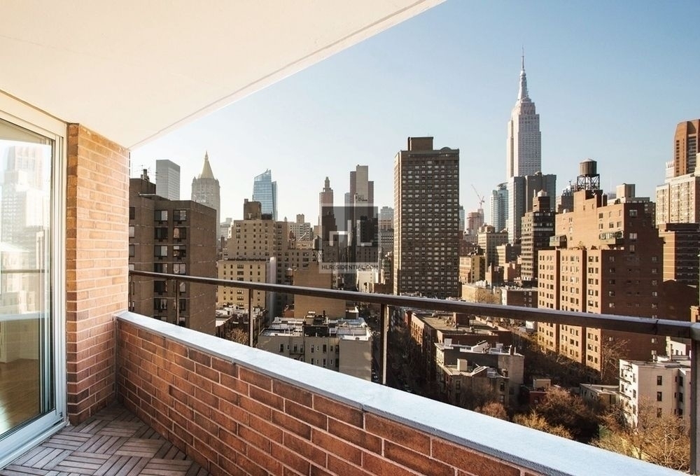 2nd Avenue - Photo 5