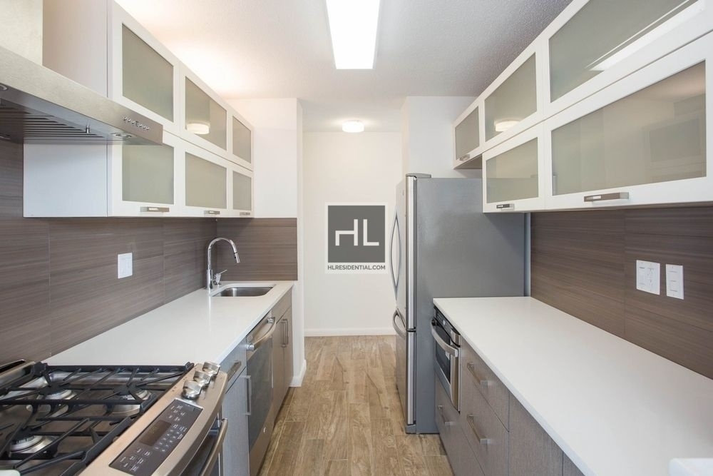 2nd Avenue - Photo 3