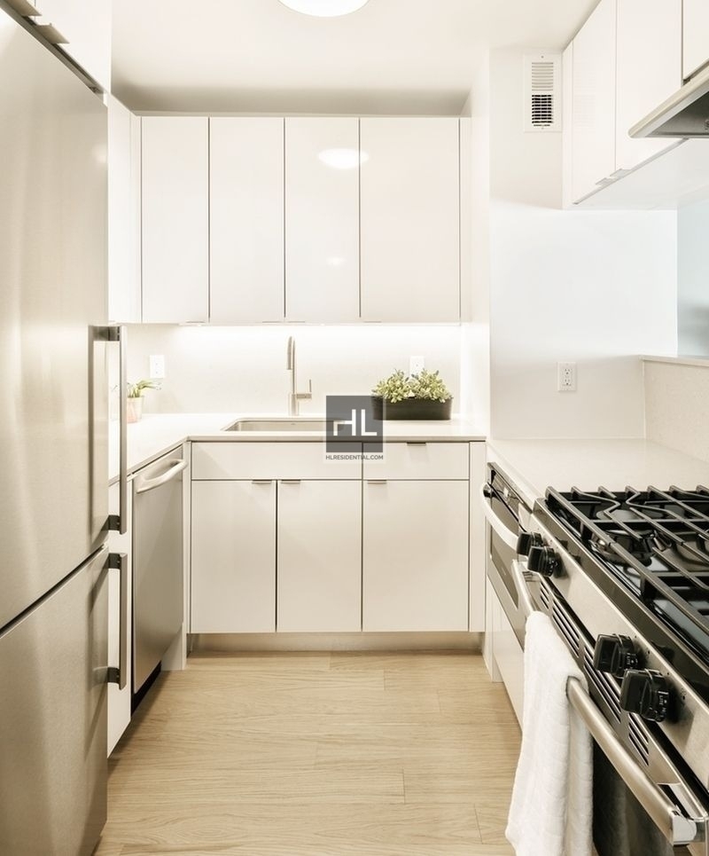 2nd Avenue - Photo 2