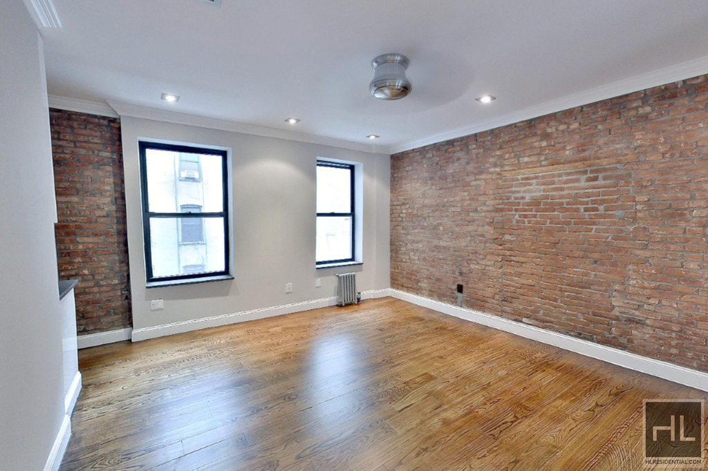 East 100th Street - Photo 0