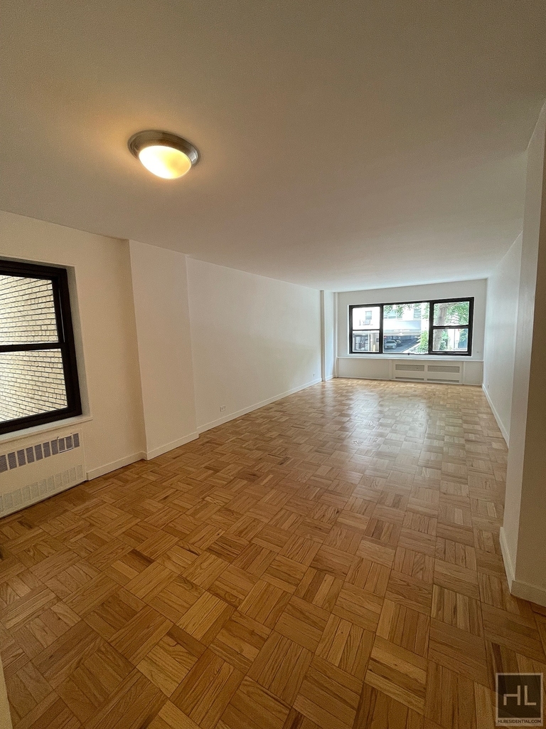 East 55 Street - Photo 0