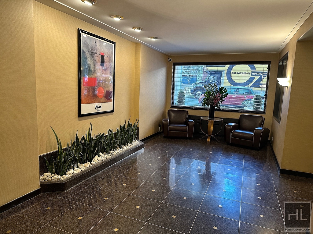 East 55 Street - Photo 10
