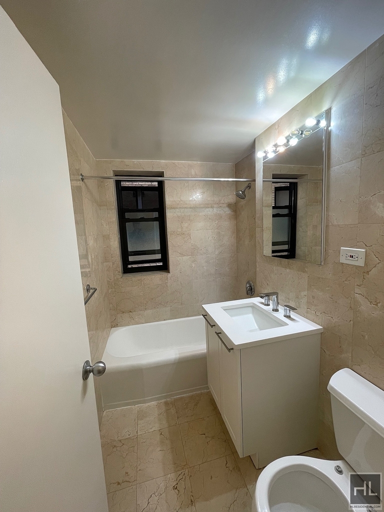 East 55 Street - Photo 9