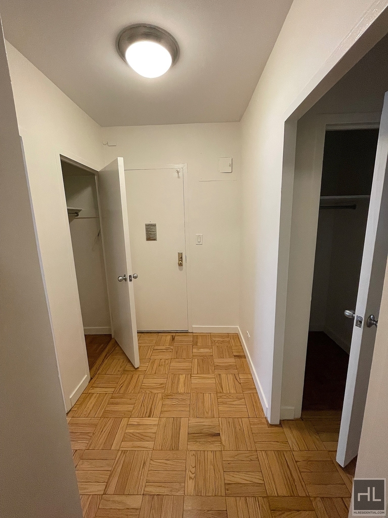 East 55 Street - Photo 6