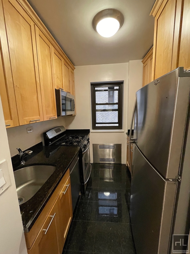 East 55 Street - Photo 7