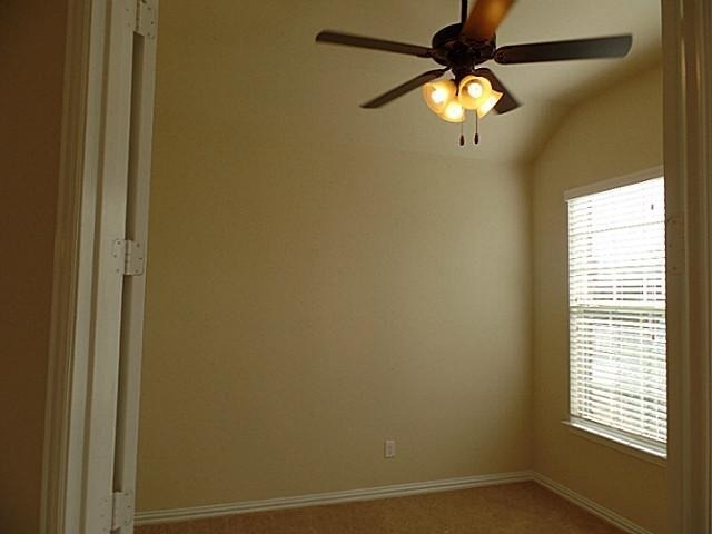 1304 Poplar - Photo 3