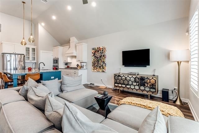 2220 Rook Drive - Photo 2