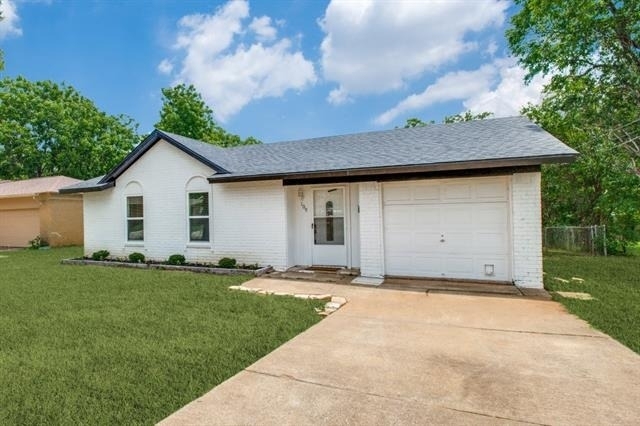 109 Sunset Drive - Photo 0