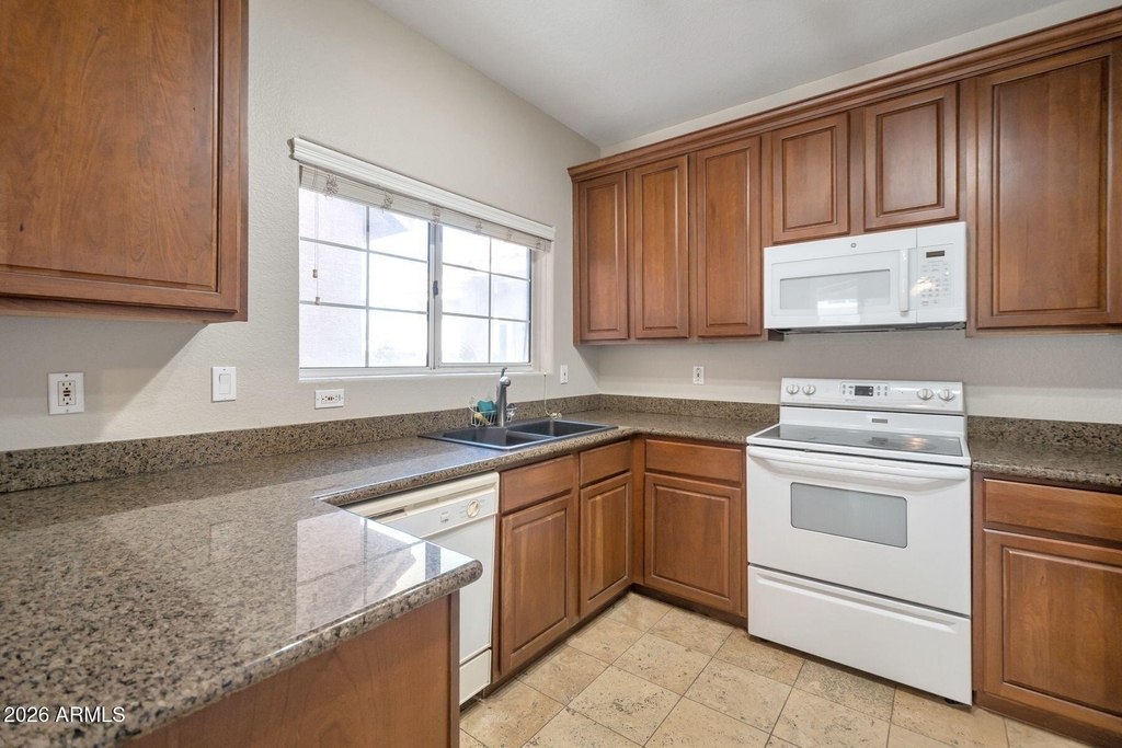 1633 E Lakeside Drive - Photo 3