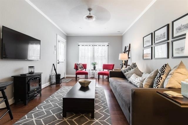 5439 Melrose Avenue - Photo 1