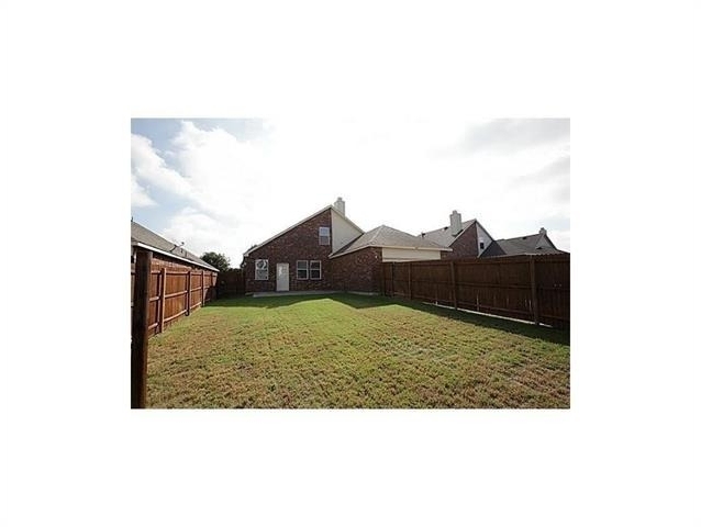 1407 Hazelwood Drive - Photo 3