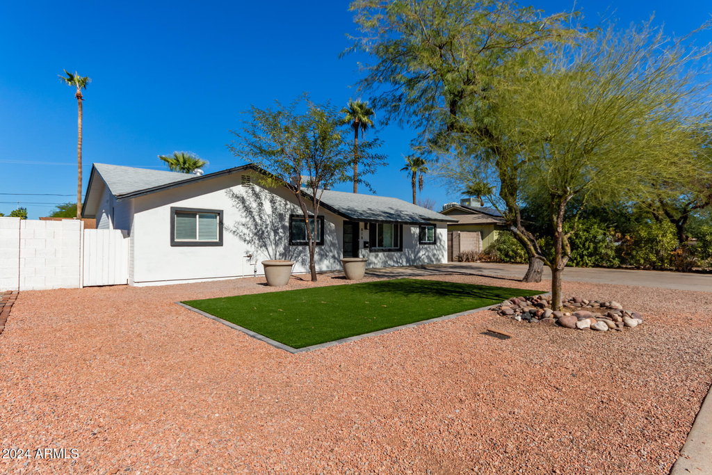 818 W Elna Rae Street - Photo 3