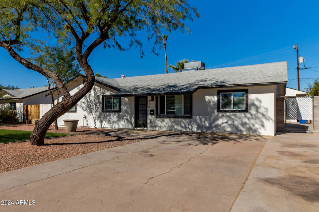 818 W Elna Rae Street - Photo 2