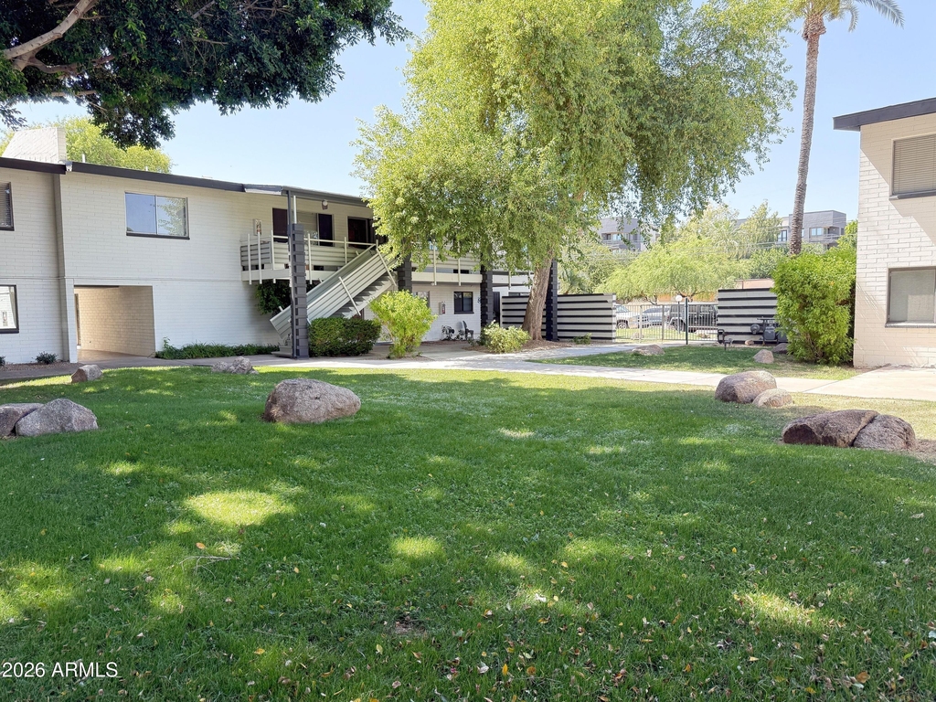 749 E Montebello Avenue - Photo 15