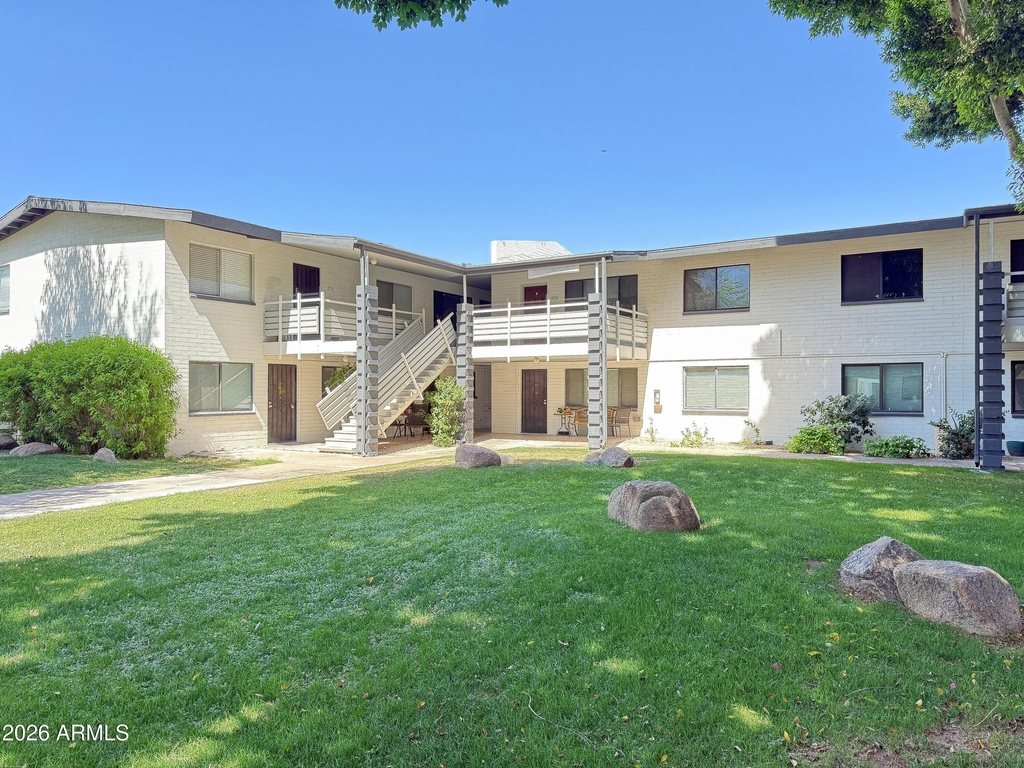 749 E Montebello Avenue - Photo 0