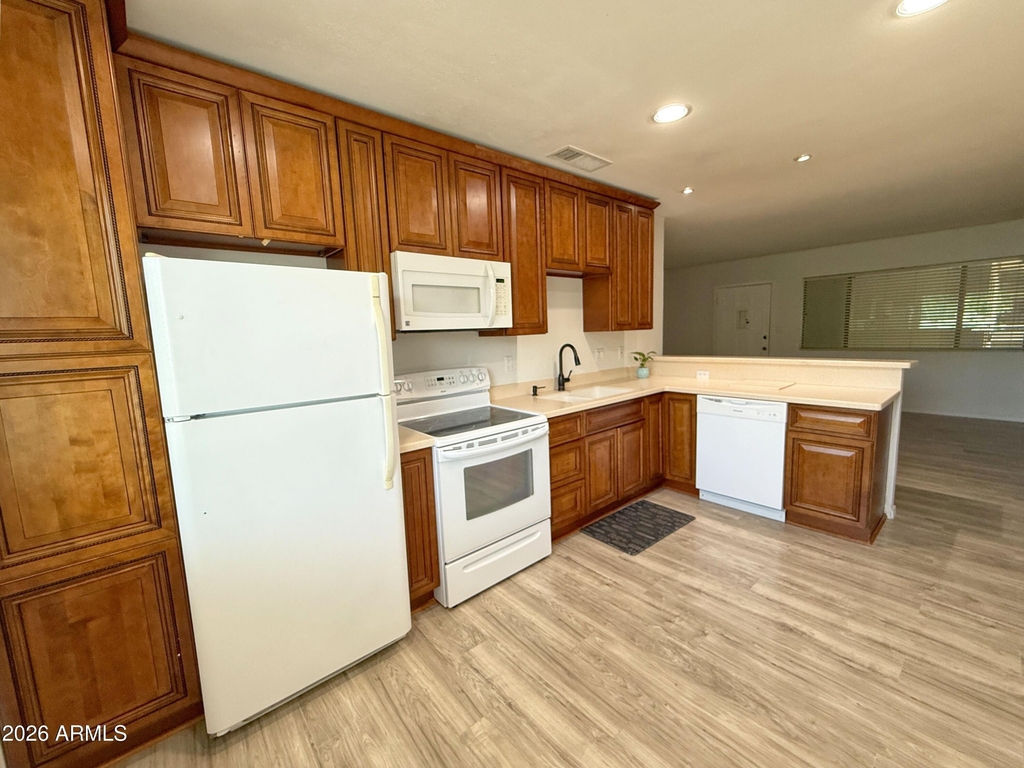 749 E Montebello Avenue - Photo 5
