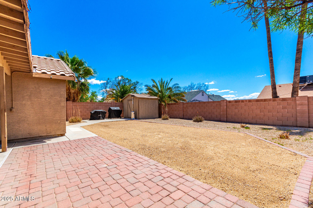 8375 W Dahlia Drive - Photo 21