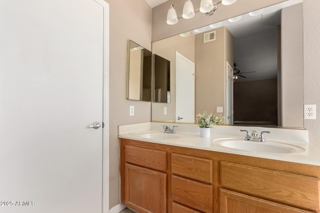 8375 W Dahlia Drive - Photo 11