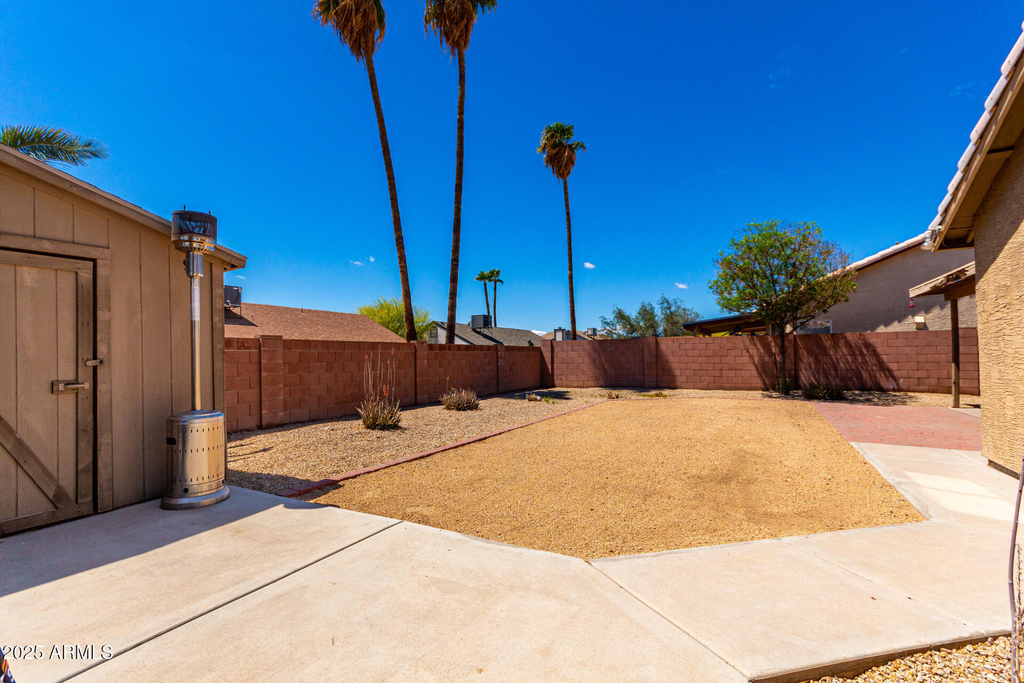 8375 W Dahlia Drive - Photo 24