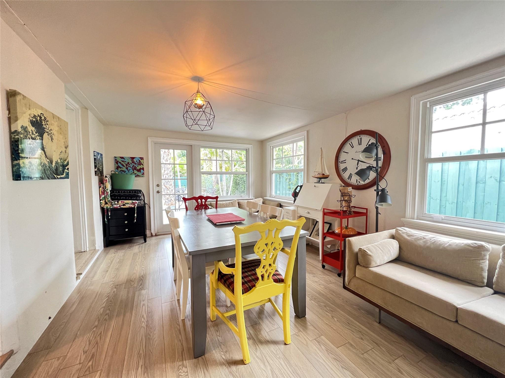 819 Sw 9th Terrace - Photo 2