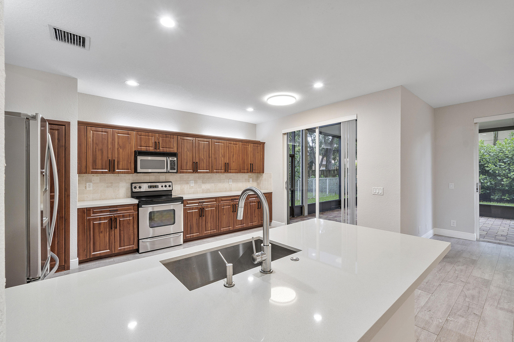 6364 Nw 78th Drive - Photo 10