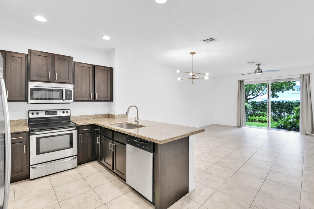 358 Se 1st Way - Photo 8